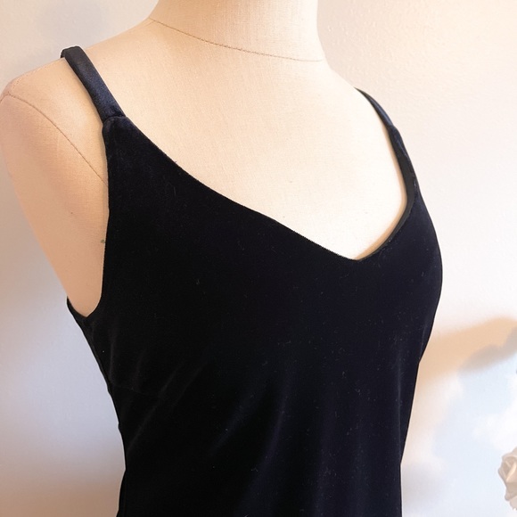 Black Velvet Dress - Picture 4 of 5